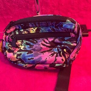 🏷️ - NWT Pink Nylon Fanny Pack ( Multi color)